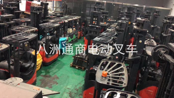德國原裝進(jìn)口二手林德電動(dòng)叉車 (24)